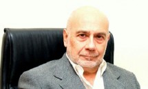 Tapar el sol con la mano, por Julio Raffo.