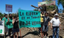 Militantes de Proyecto Sur y vecinos de la zona sur contra el desmonte de la costa de Quilmes y Avellaneda.