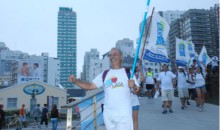 Mario Mazzitille llegando a la ciudad de Mar del Plata.