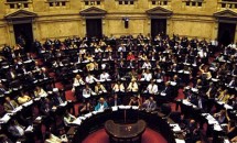 Los diputados y senadores aumentaron sus dietas un 100 %.