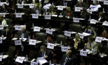 El bloque oficialista en plena sesión por YPF